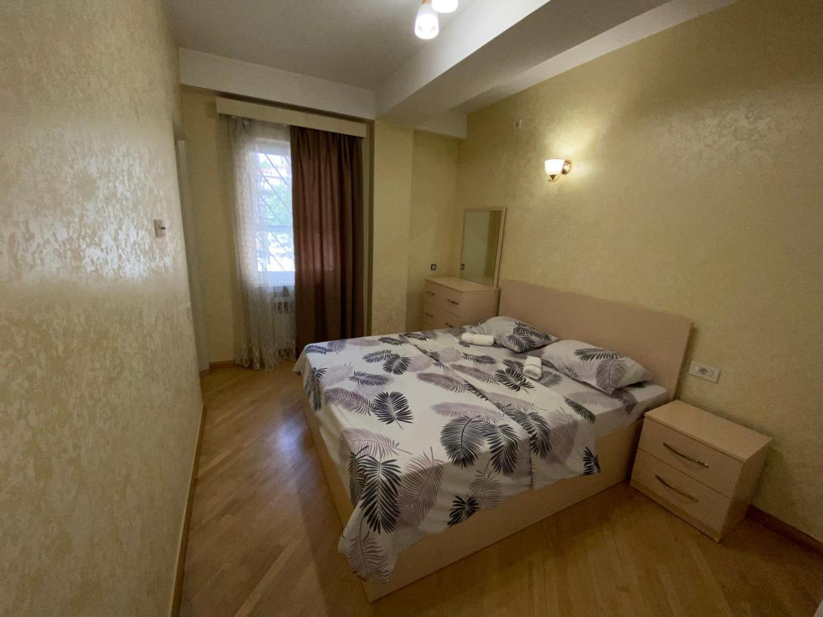Comfortable Apartment In Center Erevan Exterior foto